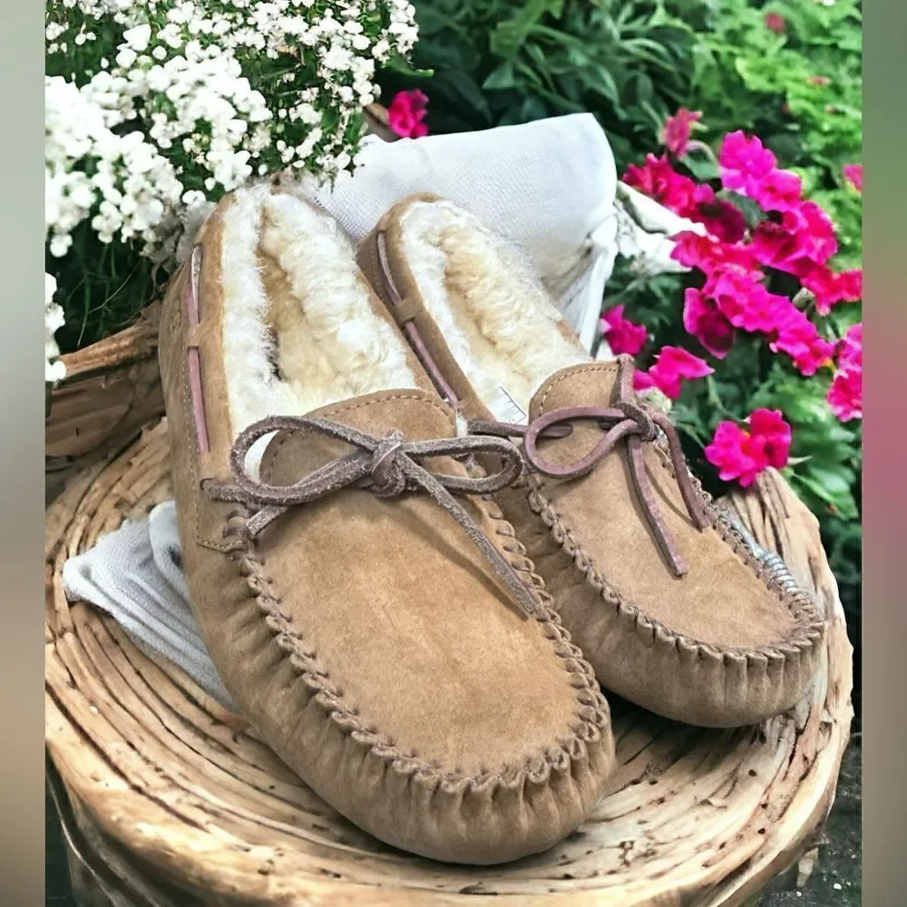 🔥🔥UGG Dakota Moccasin Slipper Water Resistant Slip on Size 6